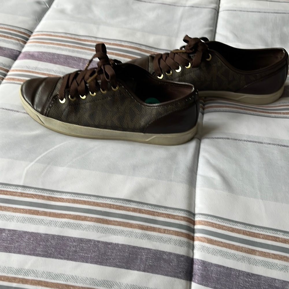 Women’s sneakers